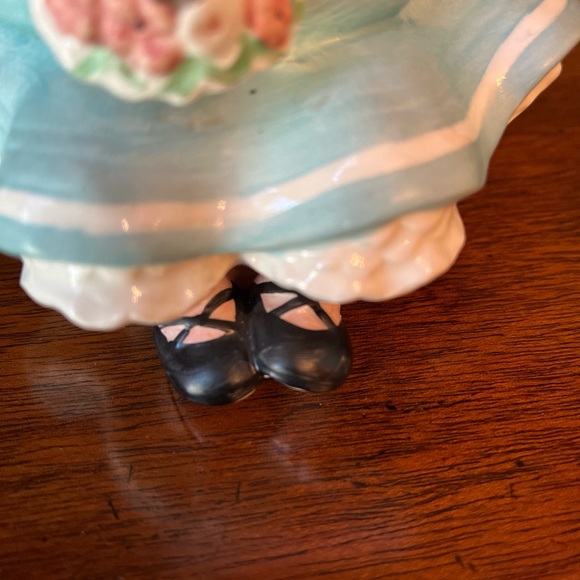 Goebel Charlot Byj 12 Sitting Pretty Girl With Bouquet Figurine 1957 - Picture 10 of 12